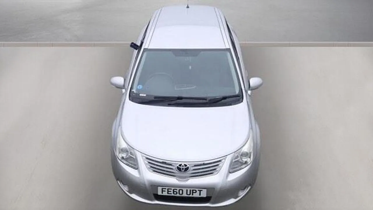 Toyota Avensis 2010 photo 5
