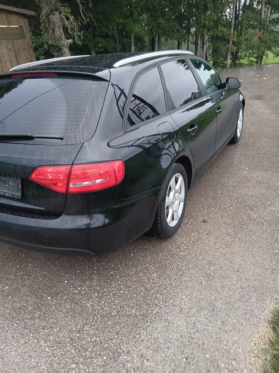 Audi A4 2010 photo 2