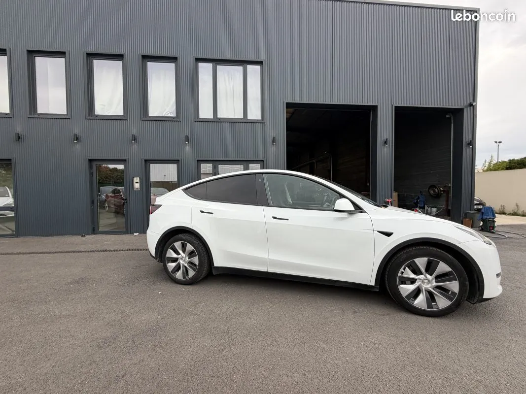 Tesla Model Y 2021 photo 2