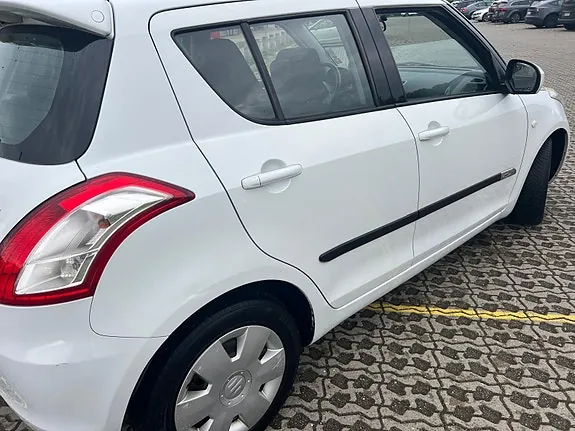 Suzuki Swift 2012 photo 5