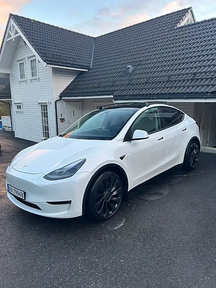 Tesla Model Y 2025 photo 3