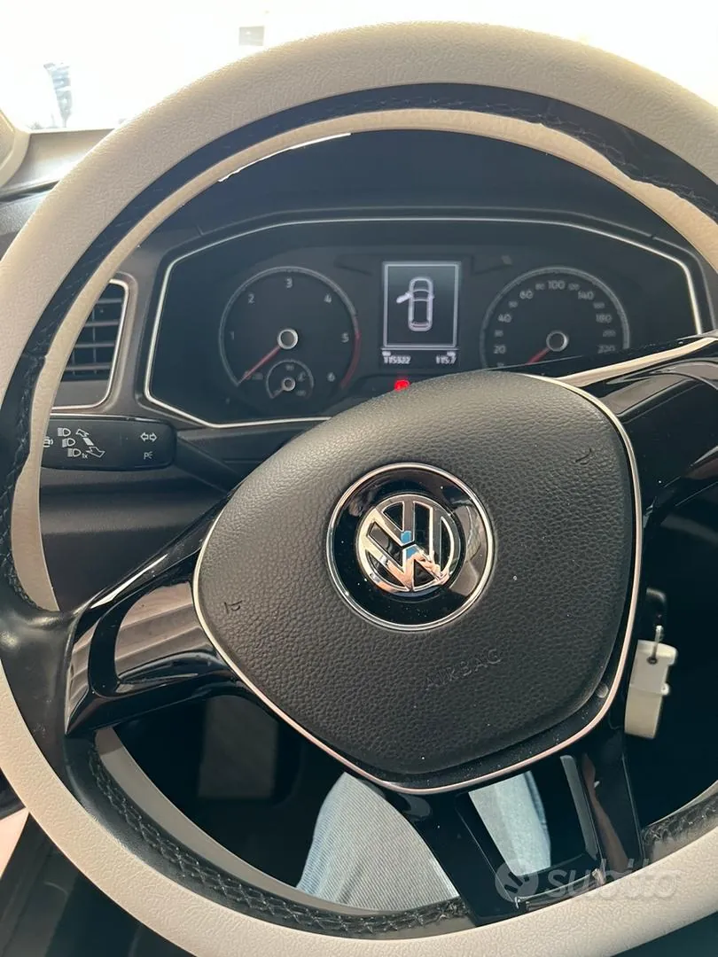 Volkswagen T-Roc 2023 photo 3