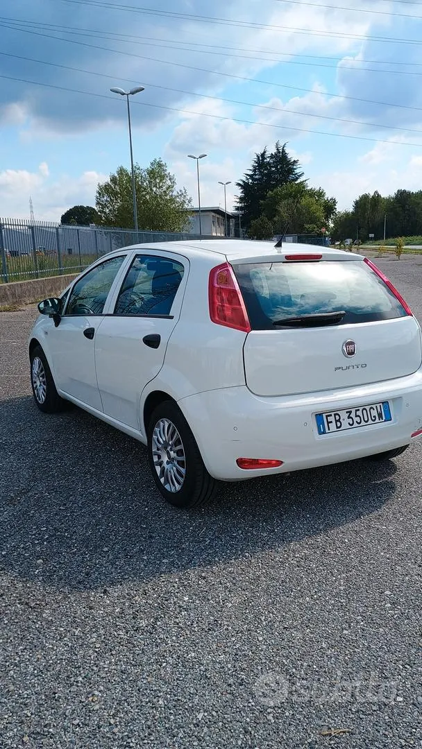Fiat Punto 2015 photo 2