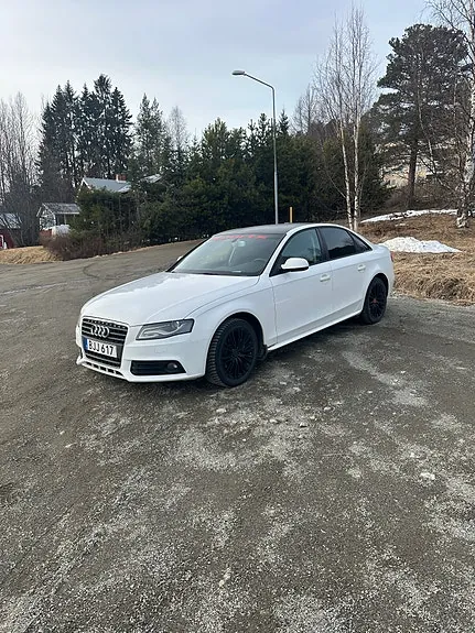 Audi A4 2010 photo 2