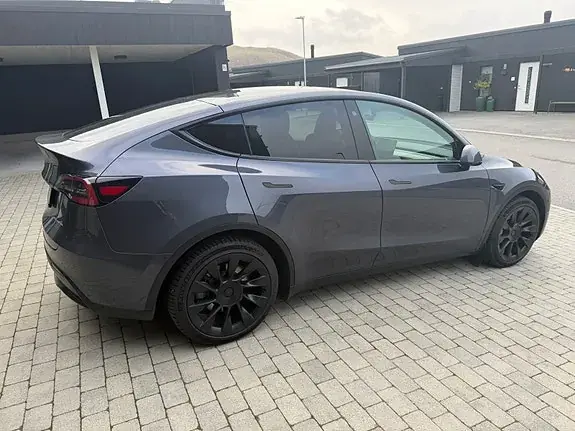 Tesla Model Y 2021 photo 3