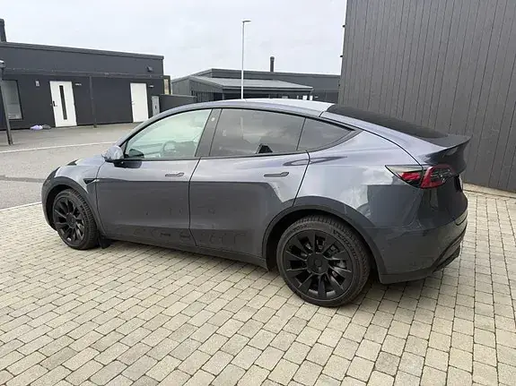 Tesla Model Y 2021 photo 2