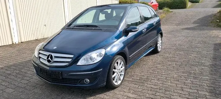 Mercedes-Benz B200