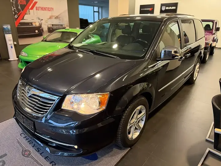 Lancia Voyager 2011 photo 3