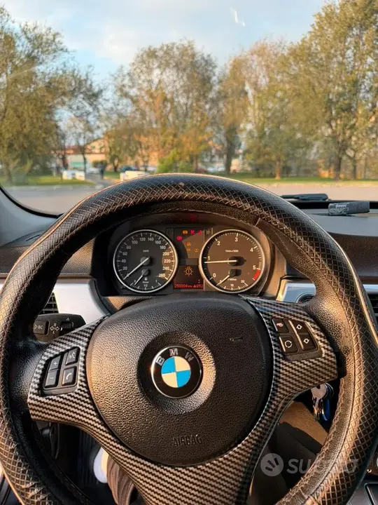 BMW 318D 2011 photo 3