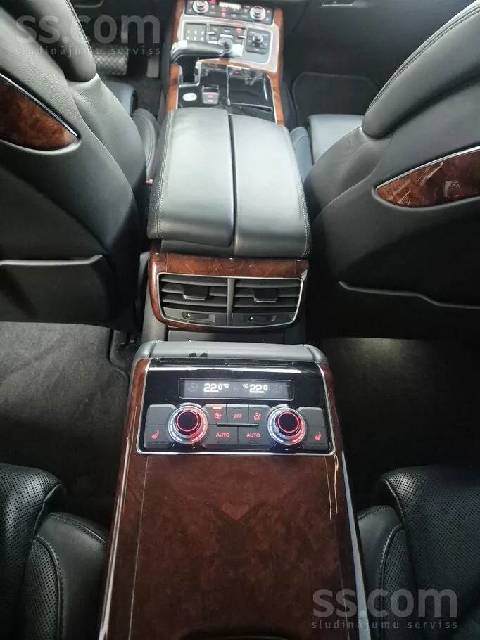 Audi A8 2010 photo 5