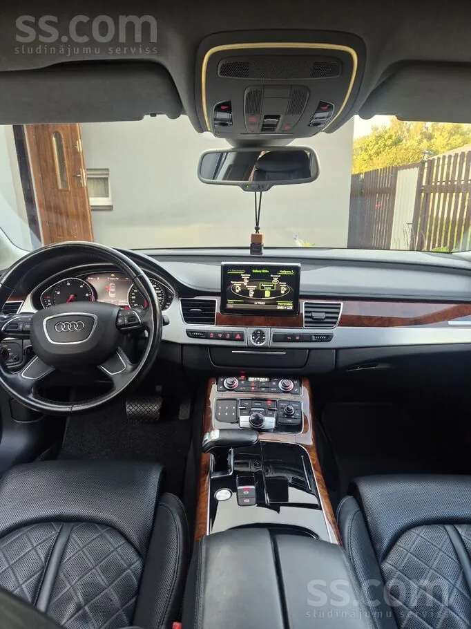 Audi A8 2010 photo 4