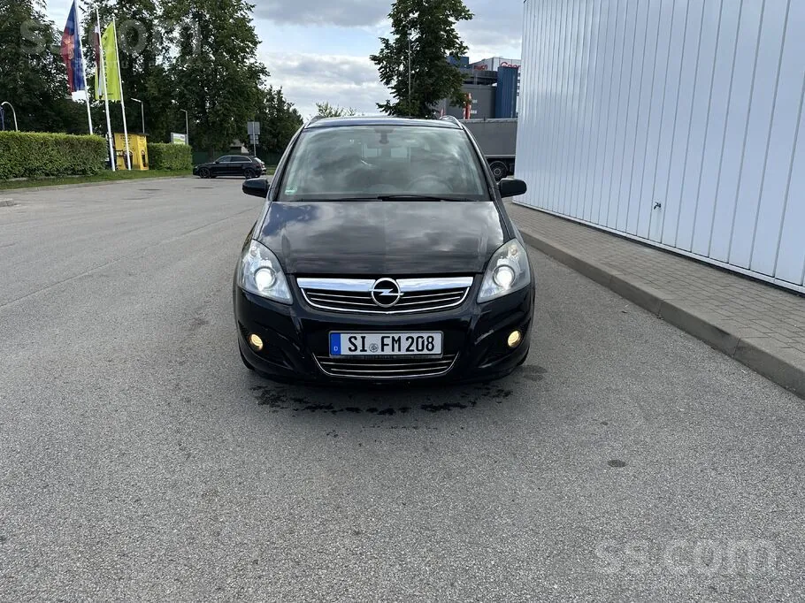 Opel Zafira 2010 photo 2