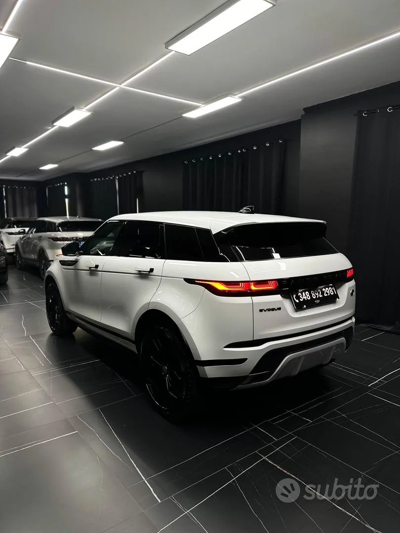Land Rover Evoque 2021 photo 2