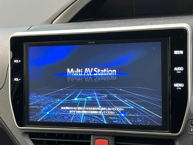 Toyota Voxy 2018 photo 4