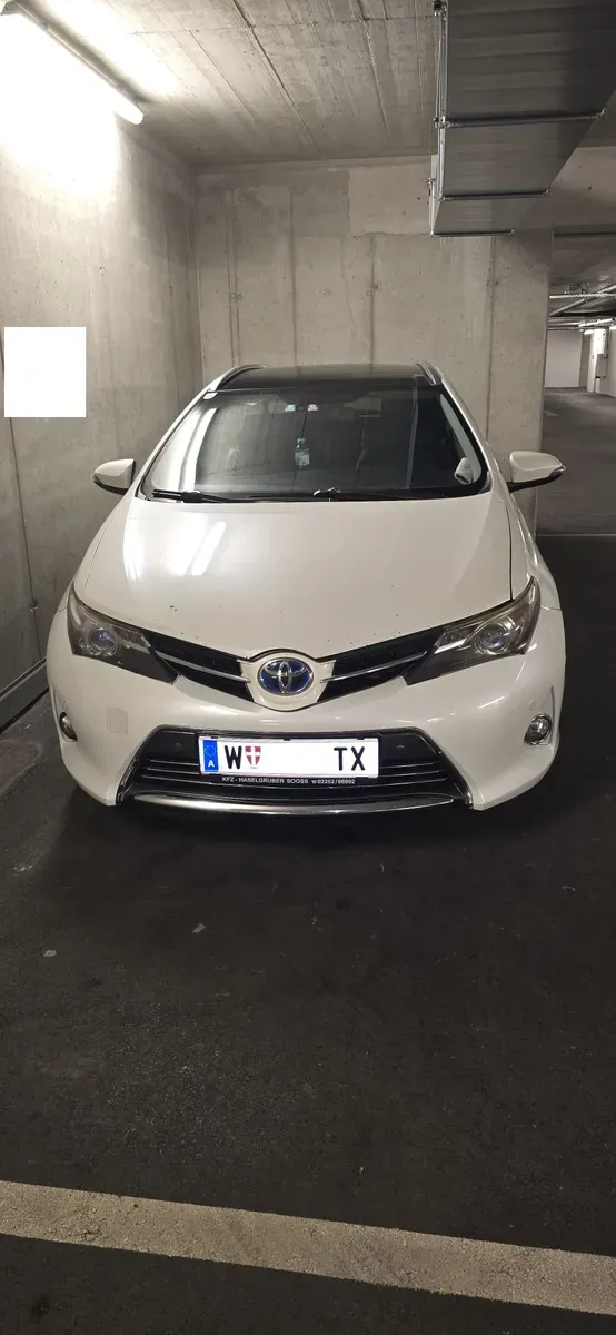 Toyota Auris 2014 photo 2