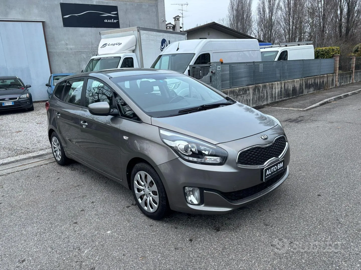 Kia Carens 2015 photo 2