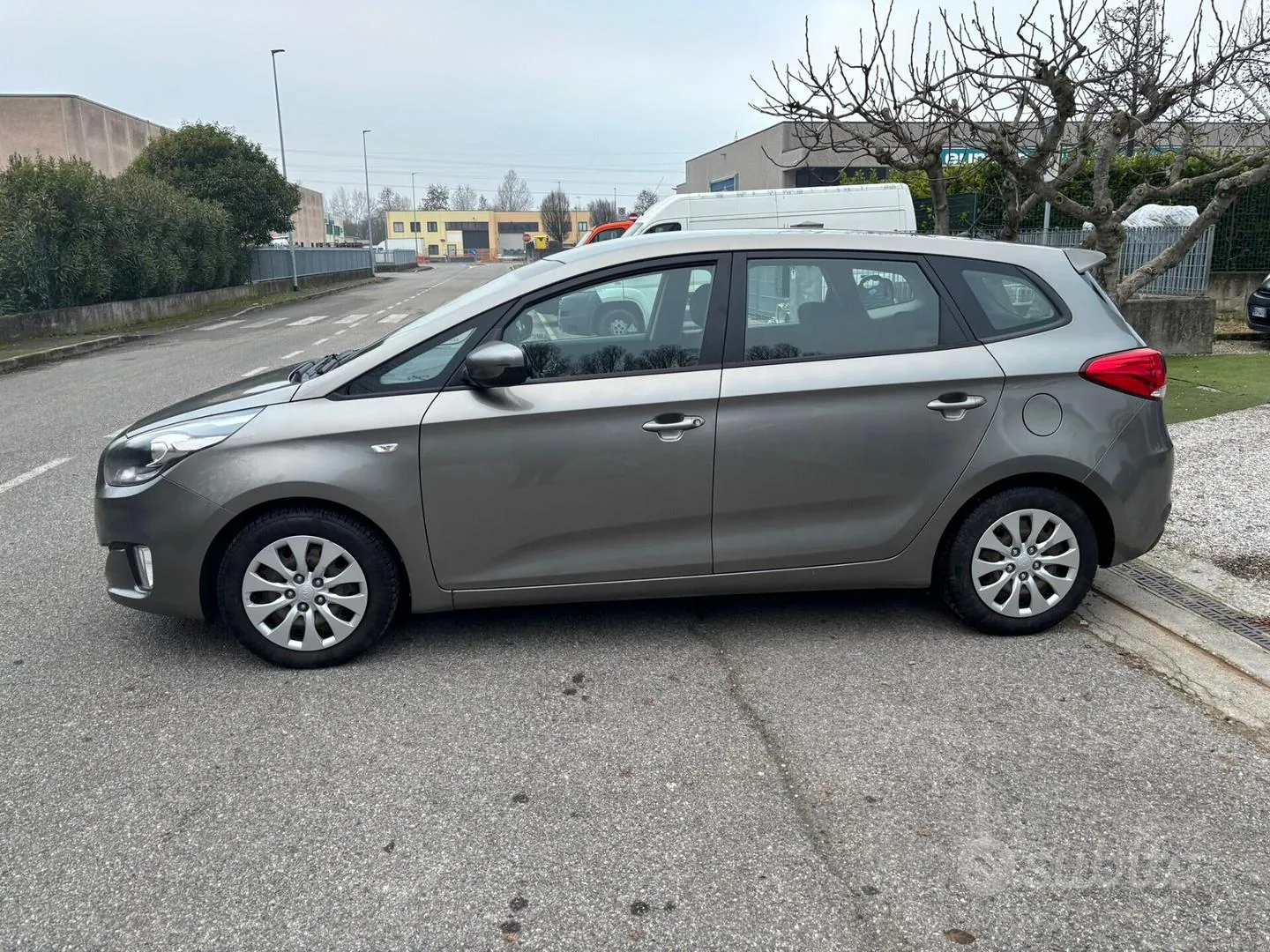 Kia Carens 2015 photo 4
