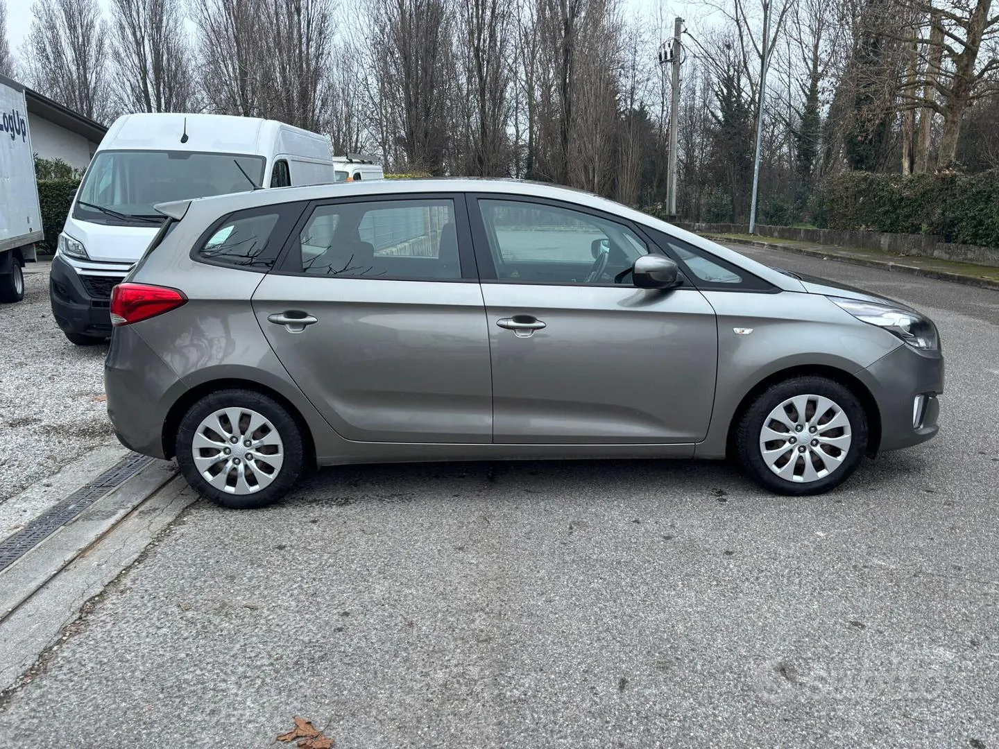 Kia Carens 2015 photo 5