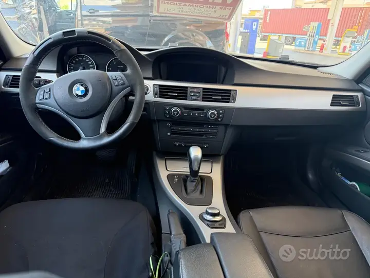 BMW E90 2008 photo 2