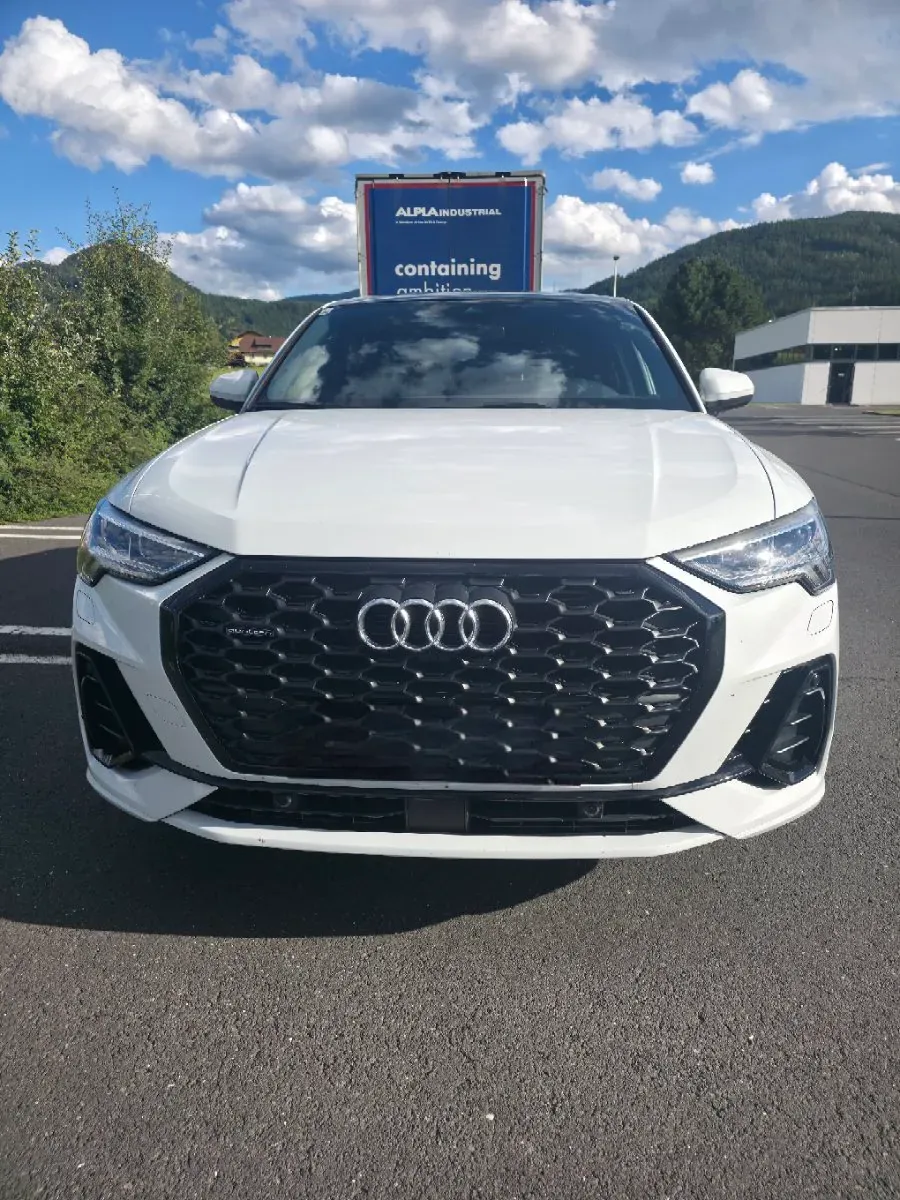 Audi Q3 2020 photo 2