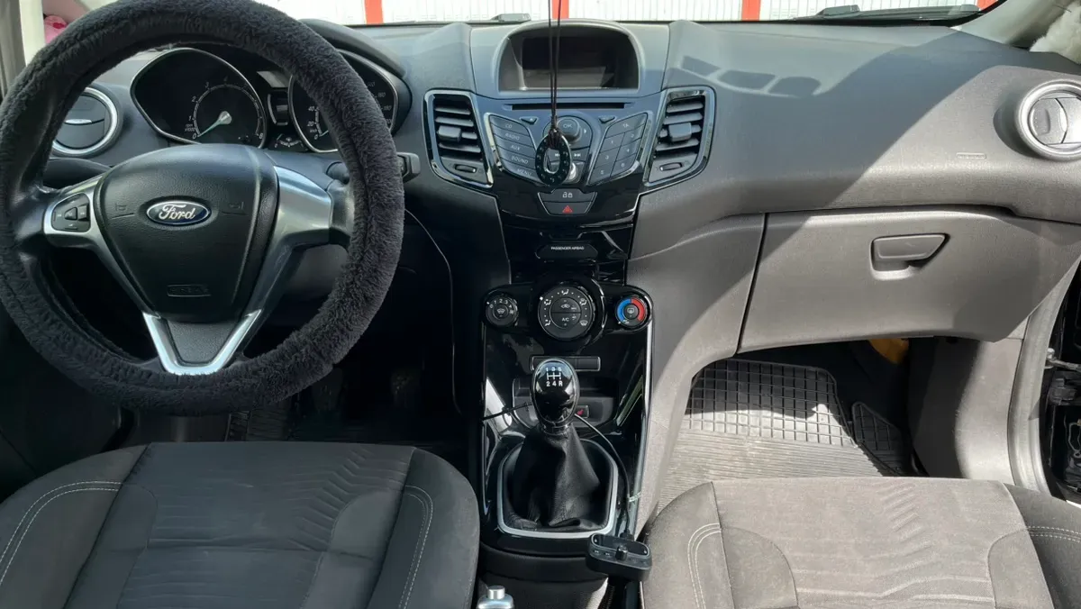 Ford Fiesta 2014 photo 2