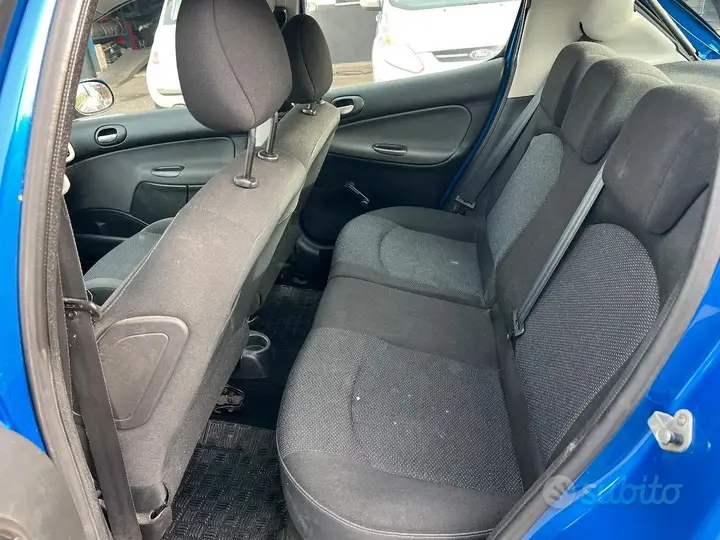 Peugeot 206 2010 photo 4