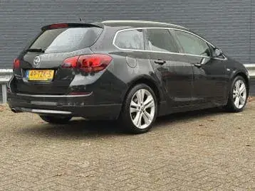 Opel Astra 2012 photo 2