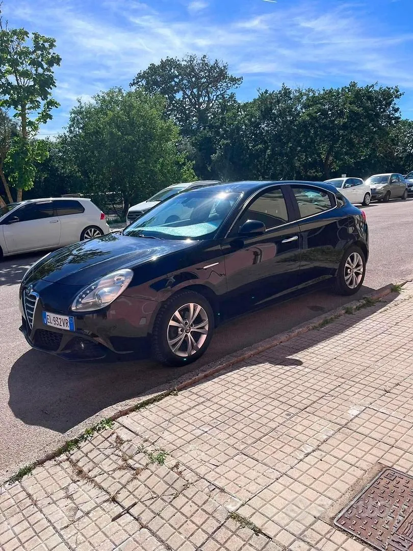 Alfa Romeo Giulietta 2012 photo 2
