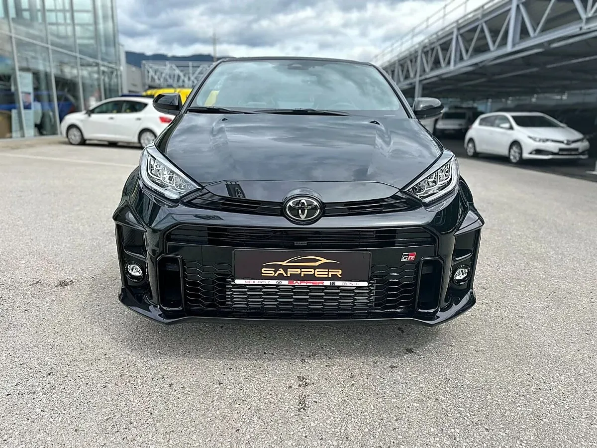 Toyota Yaris 2024 photo 2