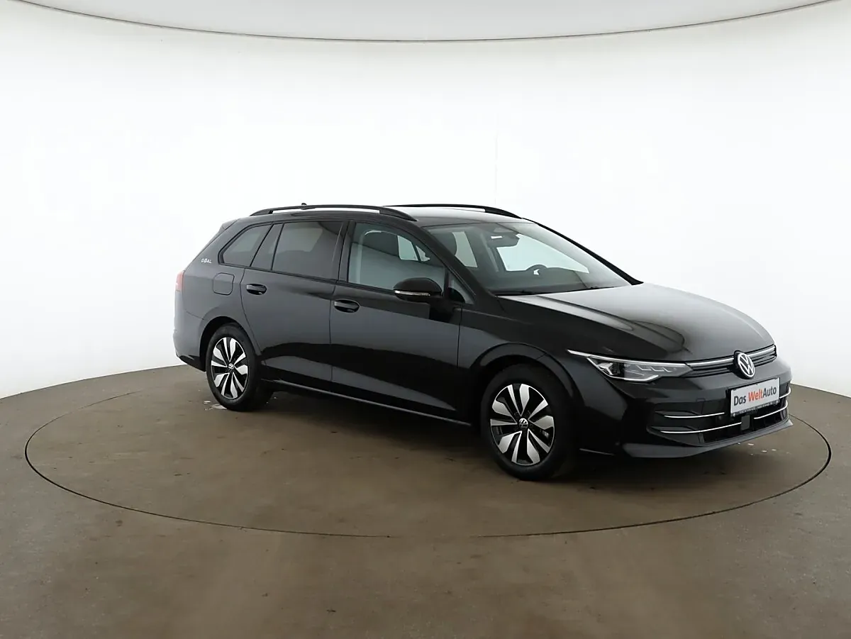 Volkswagen Golf 2025 photo 2