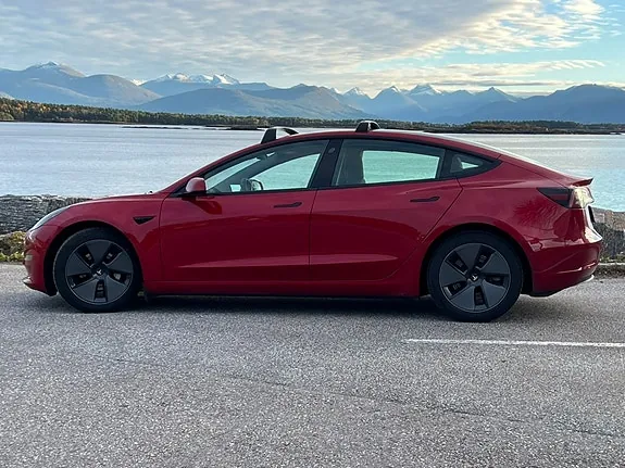 Tesla Model 3 2021 photo 2