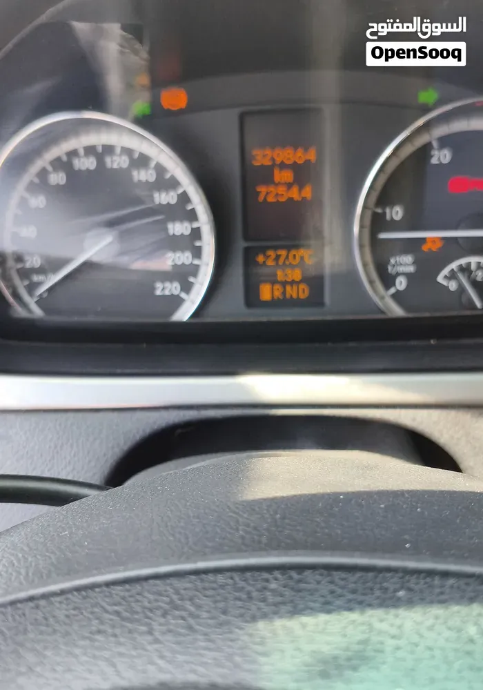 Mercedes-Benz V-Class 2012 photo 2