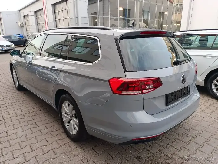 Volkswagen Passat 2022 photo 3