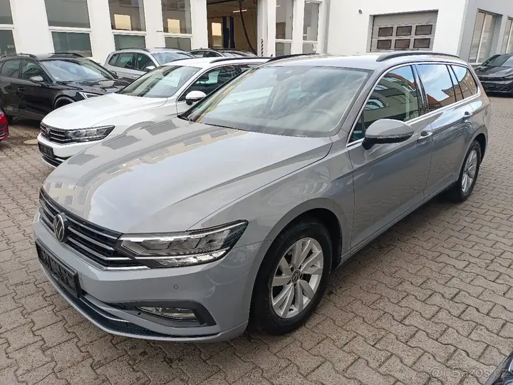 Volkswagen Passat 2022 photo 2