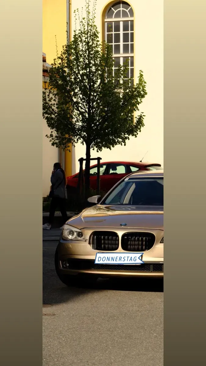 BMW 7 Series 2009 photo 2