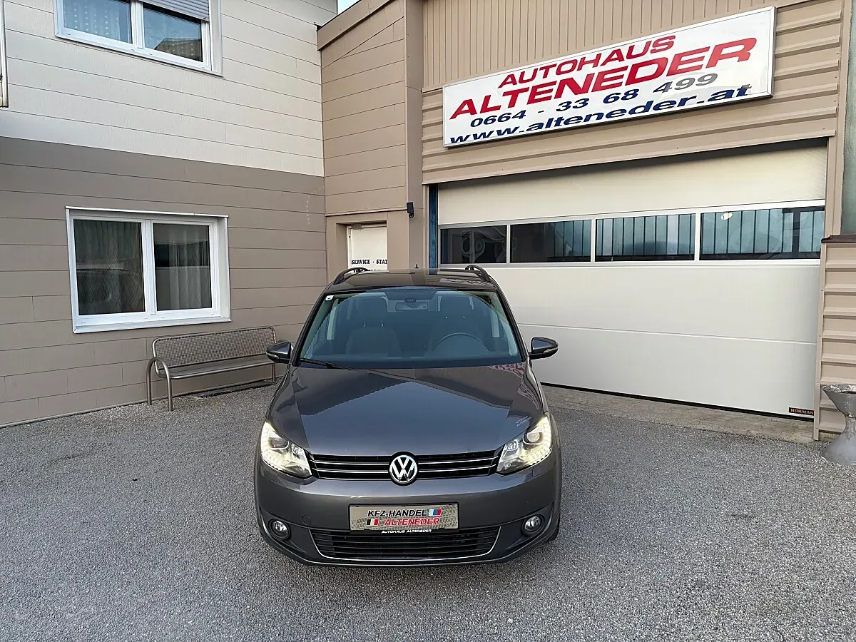 Volkswagen Touran 2012 photo 2