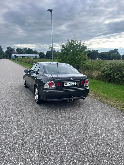 Lexus Is200 1999 photo 3