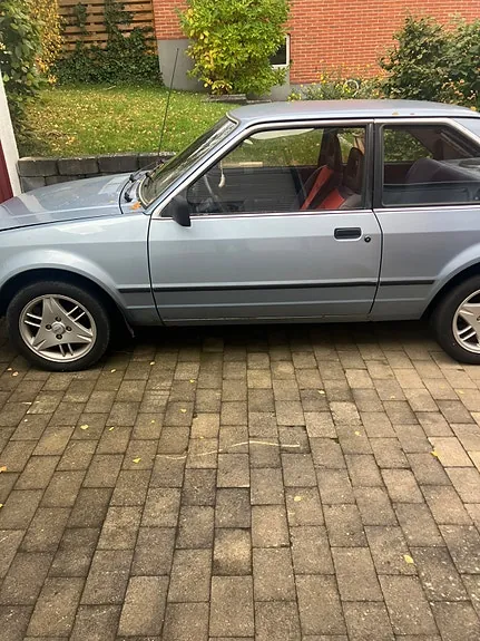 Ford Escort 1983 photo 4
