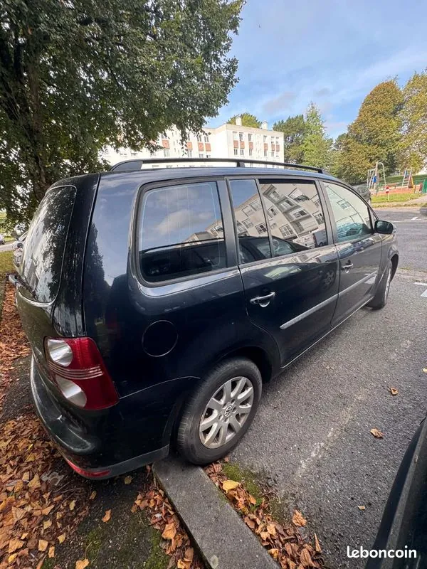 Volkswagen Touran 2007 photo 2