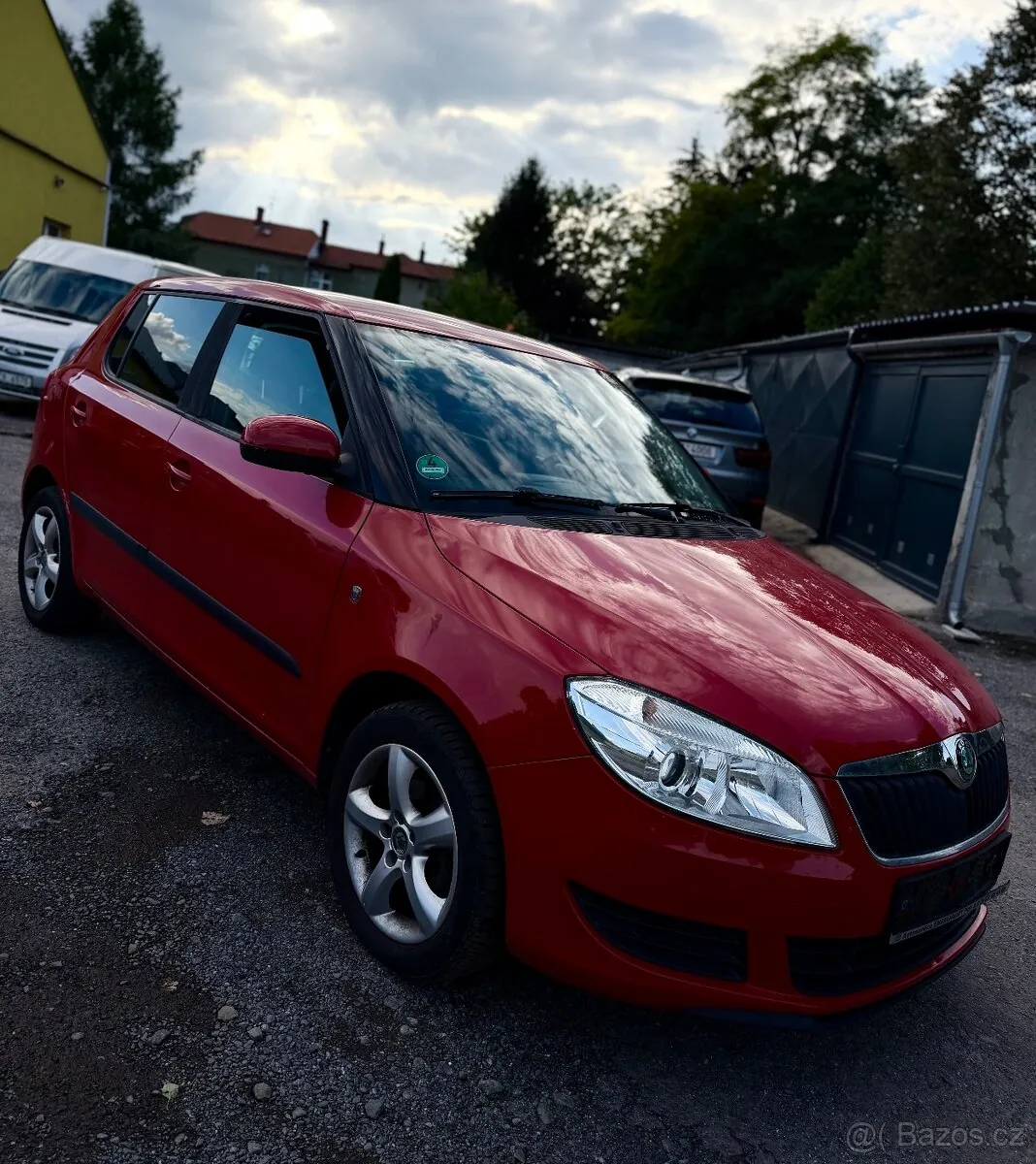 Skoda Fabia 2010 photo 3