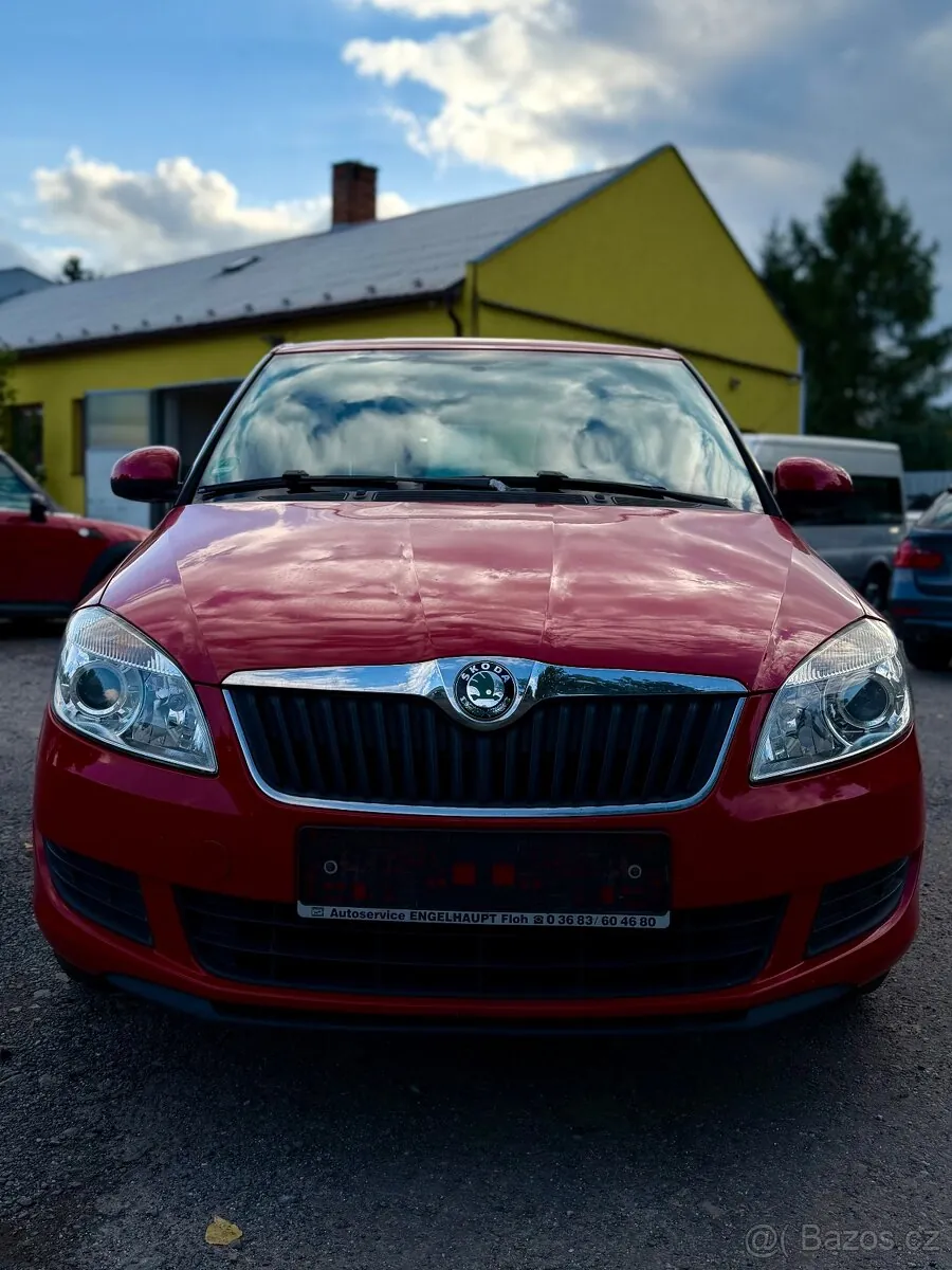 Skoda Fabia 2010 photo 2