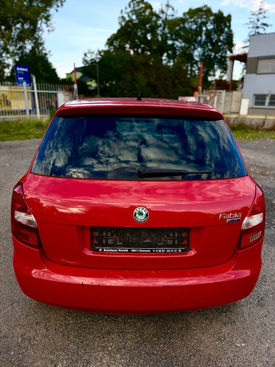 Skoda Fabia 2010 photo 5