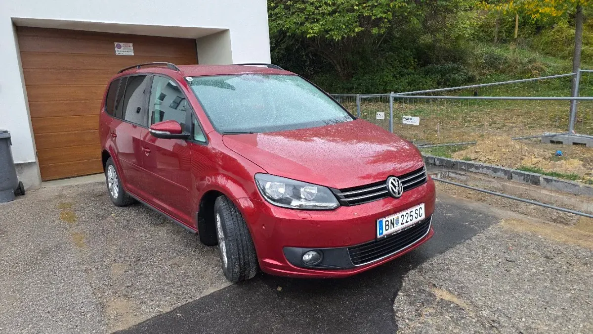 Volkswagen Touran 2012 photo 2
