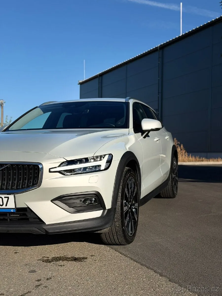 Volvo V60 2021 photo 4