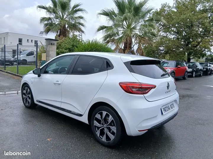 Renault Clio 2023 photo 2