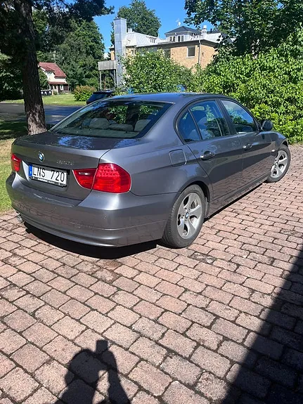 BMW 320D 2011 photo 2