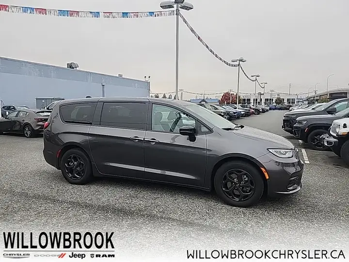 Chrysler Pacifica 2023 photo 5