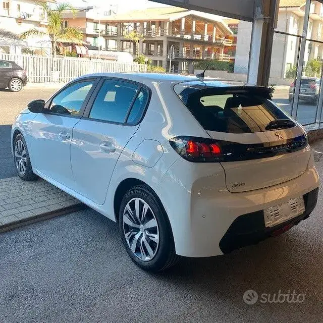 Peugeot 208 2023 photo 3