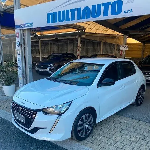 Peugeot 208 2023 photo 2