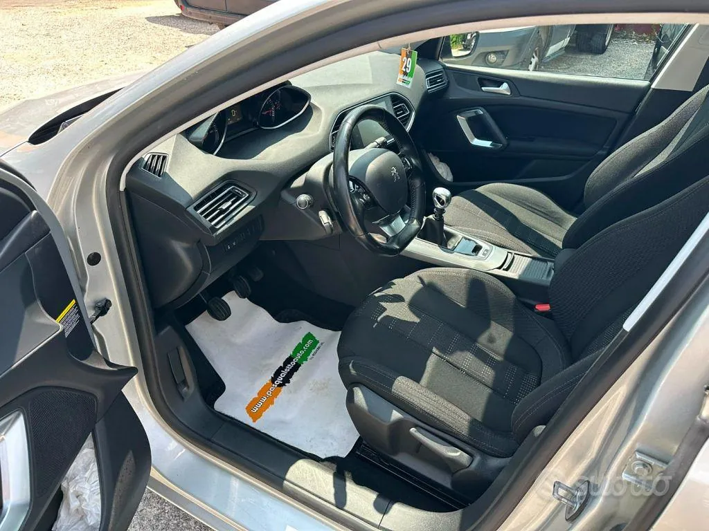Peugeot 308 2015 photo 5